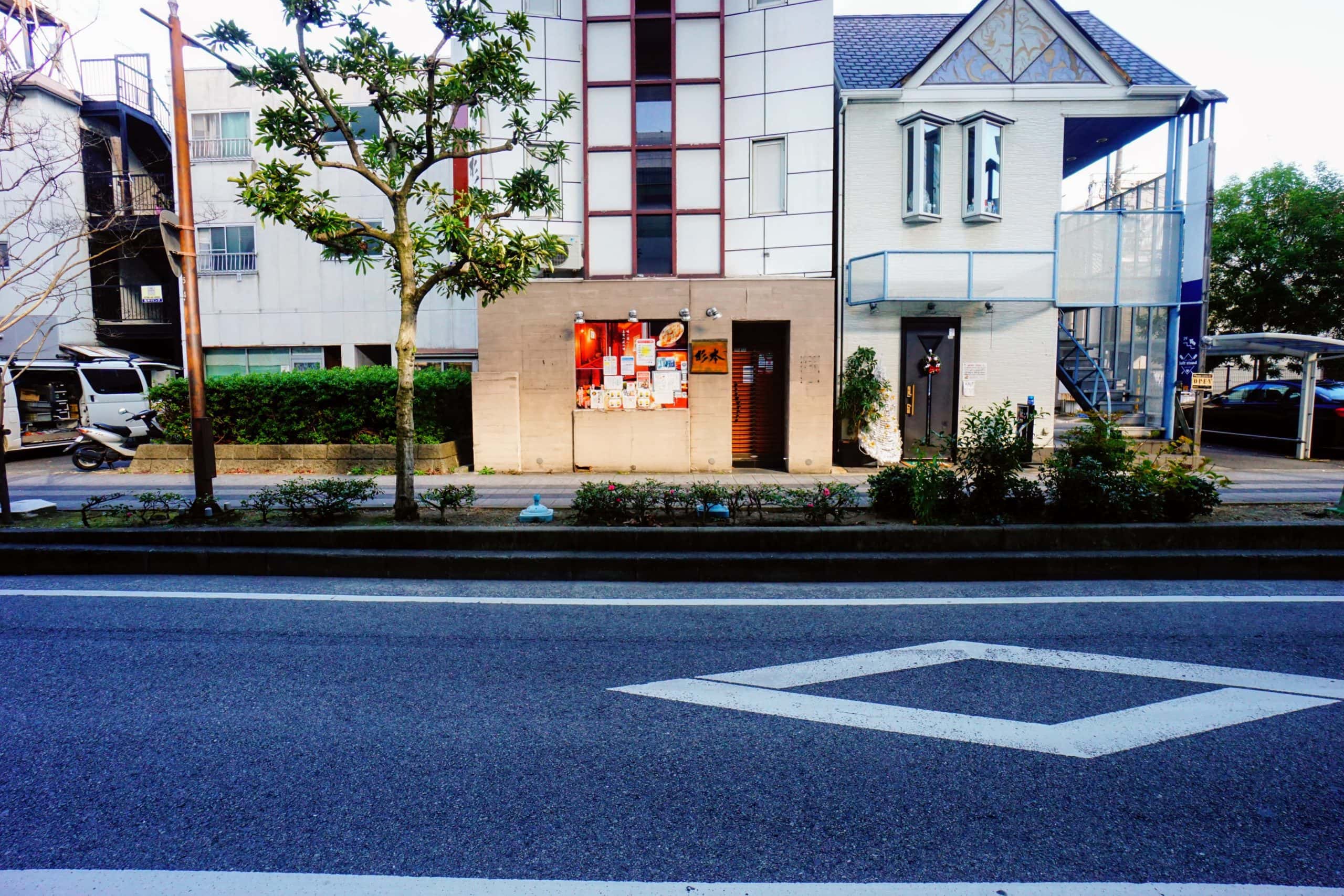 阪神甲子園ちかく国道43号線の側道ぞいの 杉本 が閉店してる 西宮つーしん