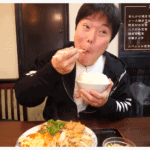 食べる系youtuberが鳴尾の幸醤樓で大盛中華定食をうまそうに食べてる